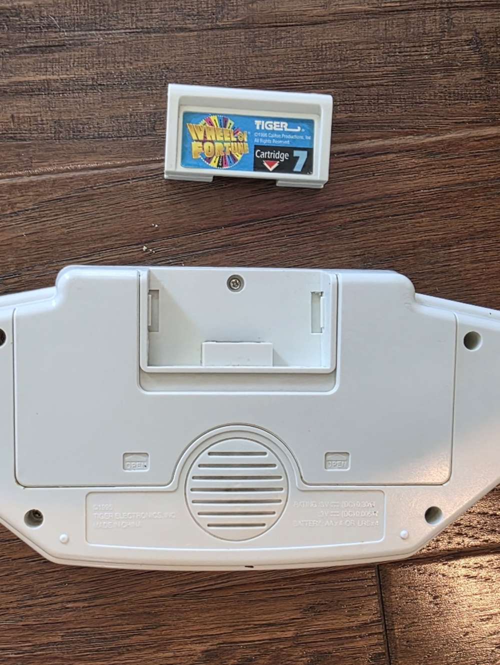 Vintage 1995 Tiger Electronics Wheel of Fortune Handheld Game with Cartridge 7 - Picture 4 of 7